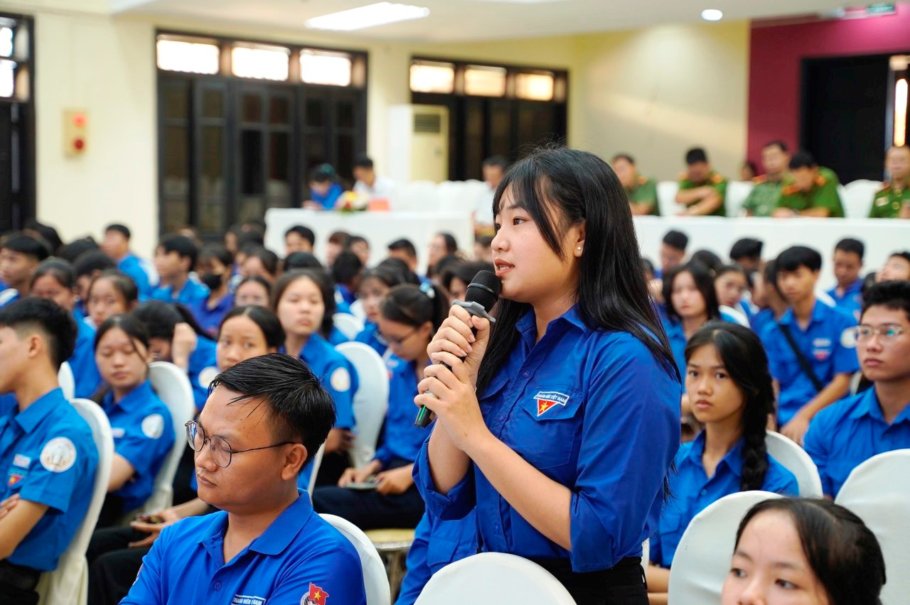 ĐVTN thị xã Hương Thủy nêu những tâm tư, nguyện vọng, ý tưởng khởi nghiệp, lập nghiệp đến lãnh đạo thị xã.