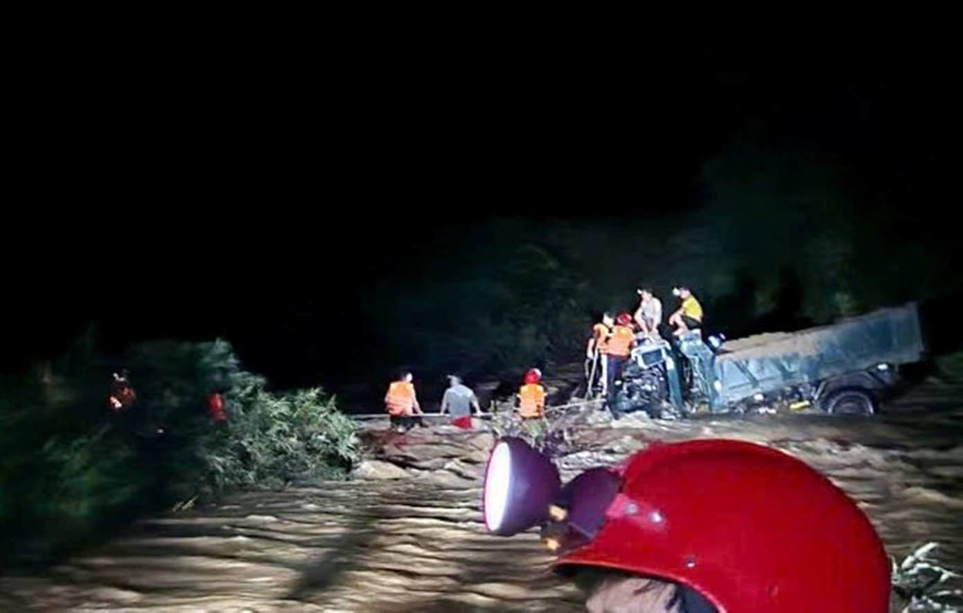 Cuộc giải cứu kéo dài gần 2 giờ đồng hồ.