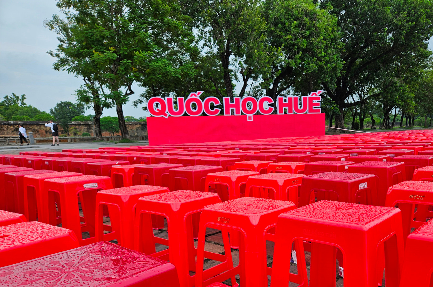 Dòng chữ Quốc học Huế nổi bật giữa không gian tổ chức chương trình chung kết. Ảnh: Thế Nghĩa Dòng chữ Quốc học Huế nổi bật giữa không gian tổ chức chương trình chung kết. Ảnh: Thế Nghĩa