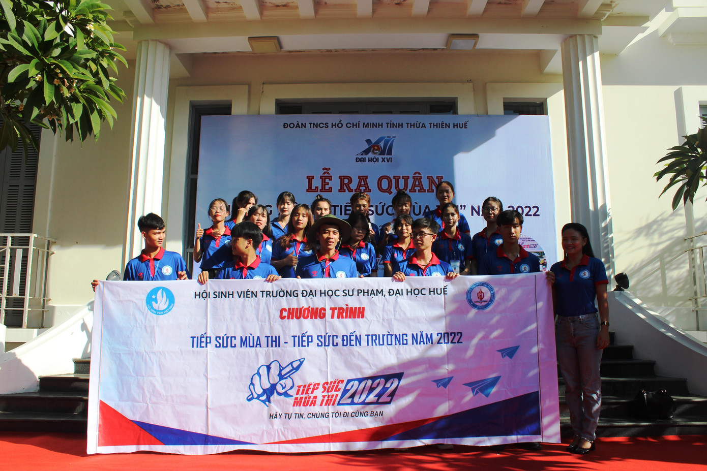 Đội hình thanh niên tình nguyện TSMT thuộc Đoàn trường ĐH Sư phạm - Đại học Huế