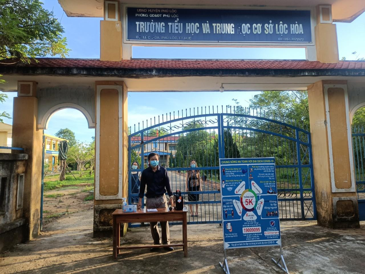 Trường học tại huyện Phú Lộc thực hiện kiểm soát an toàn phòng dịch đối với học sinh ngay từ công trường Trường học tại huyện Phú Lộc thực hiện kiểm soát an toàn phòng dịch đối với học sinh ngay từ công trường