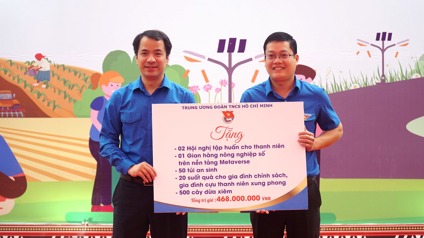 Trung ương Đoàn hỗ trợ Tỉnh Đoàn TT-Huế nguồn lực xây dựng nông thôn mới thôn, bản.