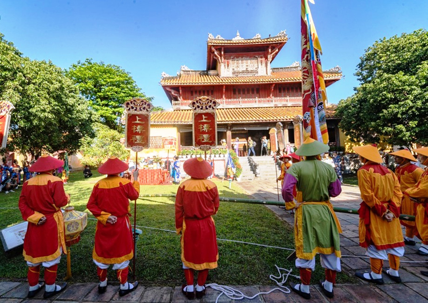 Đây là chương trình nằm trong khuôn khổ các hoạt động mừng Xuân phục vụ Tết Nguyên đán Quý Mão 2023, nhằm tái hiện nghi lễ xưa của triều đình nhà Nguyễn vào dịp Tết cổ truyền dân tộc