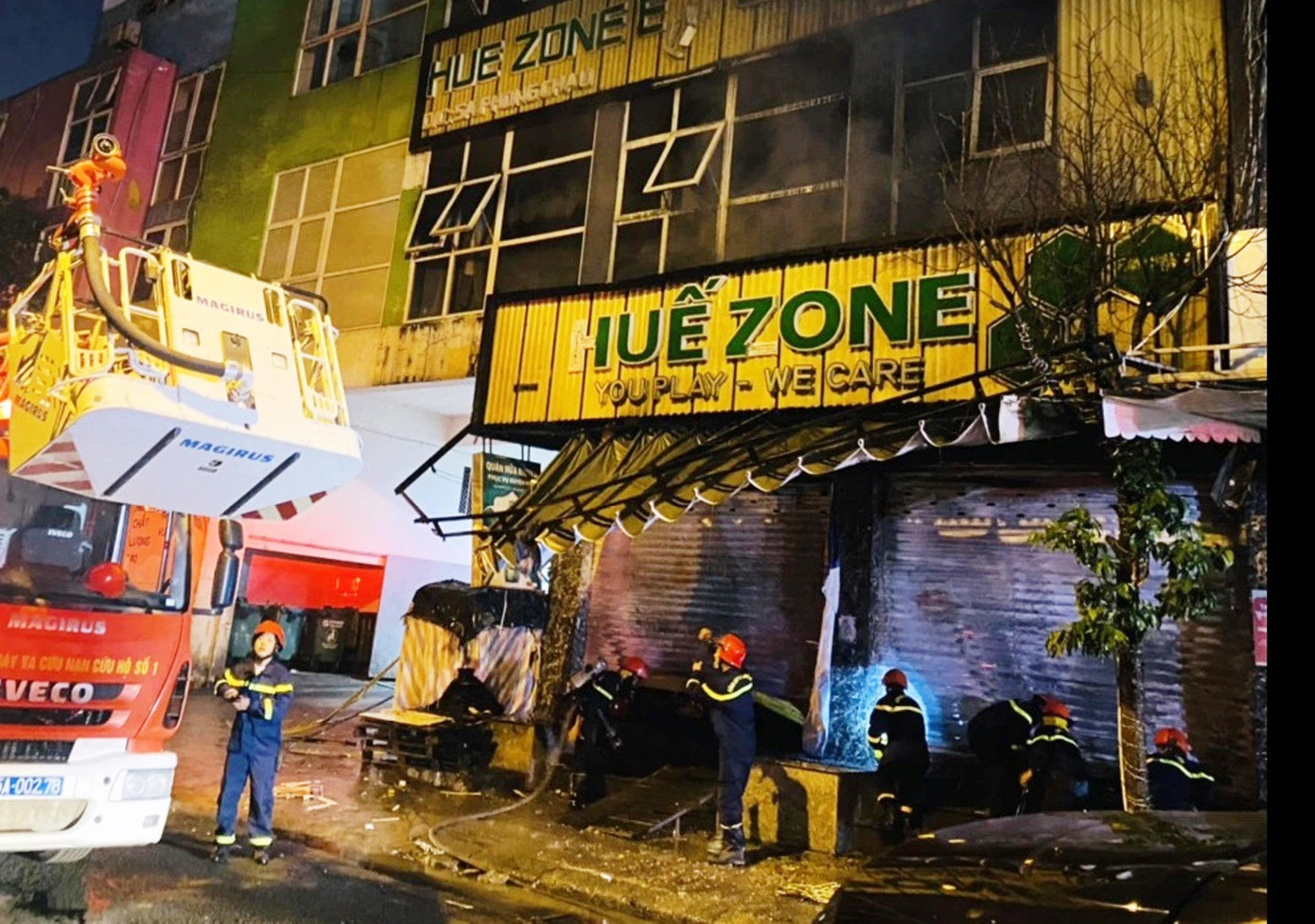 Lực lượng cảnh sát PCCC TT-Huế dùng các thiết bị chuyên dụng tiếp cận hiện trường để thực hiện công tác cứu hộ, cứu nạn và cứu hỏa. Ảnh: CACC Lực lượng cảnh sát PCCC TT-Huế dùng các thiết bị chuyên dụng tiếp cận hiện trường để thực hiện công tác cứu hộ, cứu nạn và cứu hỏa. Ảnh: CACC