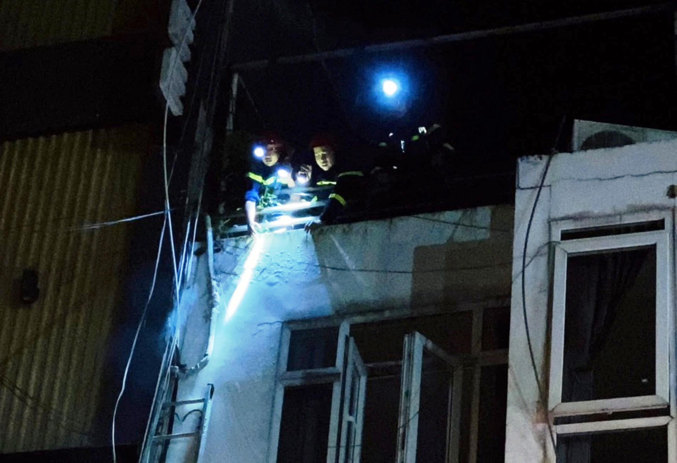 Sau 2 giờ, đám cháy đã được lực lượng cảnh sát PCCC TT-Huế khống chế hoàn toàn. Ảnh: CA Sau 2 giờ, đám cháy đã được lực lượng cảnh sát PCCC TT-Huế khống chế hoàn toàn. Ảnh: CA