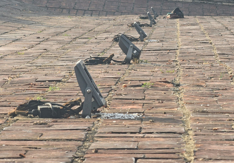 Hệ thống chiếu sáng mỹ thuật này được lắp đặt từ năm 2028, nhằm tạo điểm nhấn về đêm cho Huế.