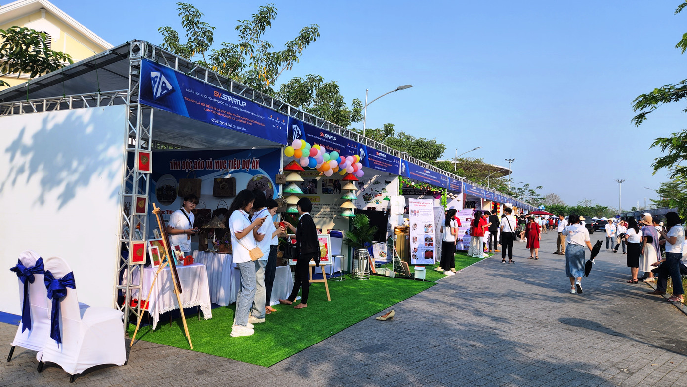 Các gian hàng tham gia tại Ngày hội khởi nghiệp.