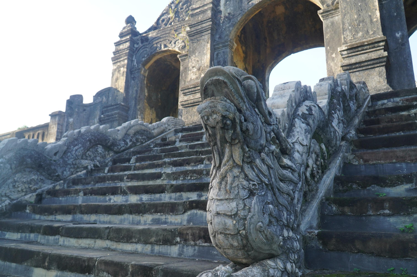 Theo UBND tỉnh TT-Huế, di tích Văn Miếu là một trong những công trình tiêu biểu trong quần thể kiến trúc Cố đô Huế, là nơi thờ tự các bậc Tiên thánh, Tiên hiền Nho học và các bậc hiền tài của đất nước. Vì nhiều lý do khác nhau, công trình đang trong tình trạng tổn thất nặng. Các công trình gỗ, bao gồm ngôi điện chính chỉ còn lại nền móng.