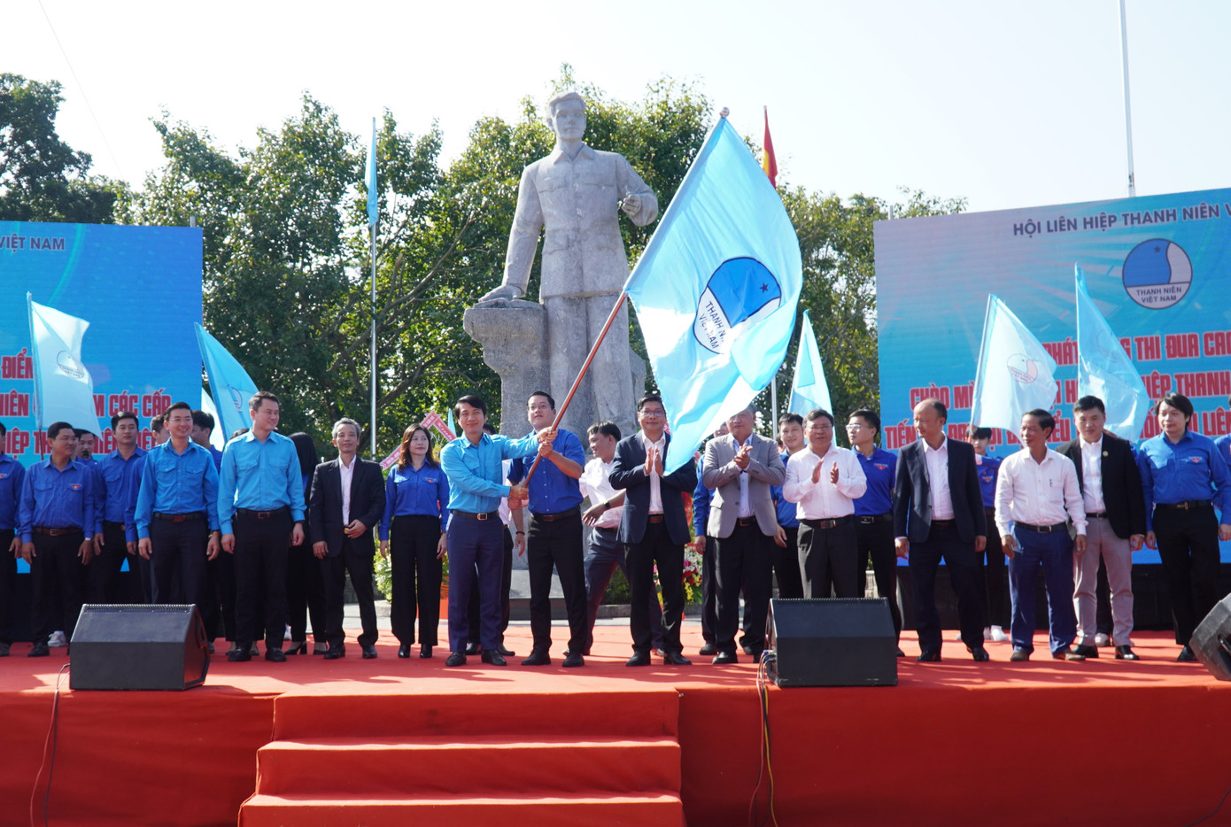 Phát động thi đua cao điểm chào mừng Đại hội Hội LHTN Việt Nam các cấp tiến tới Đại hội đại biểu toàn quốc Hội LHTN Việt Nam khóa IX.