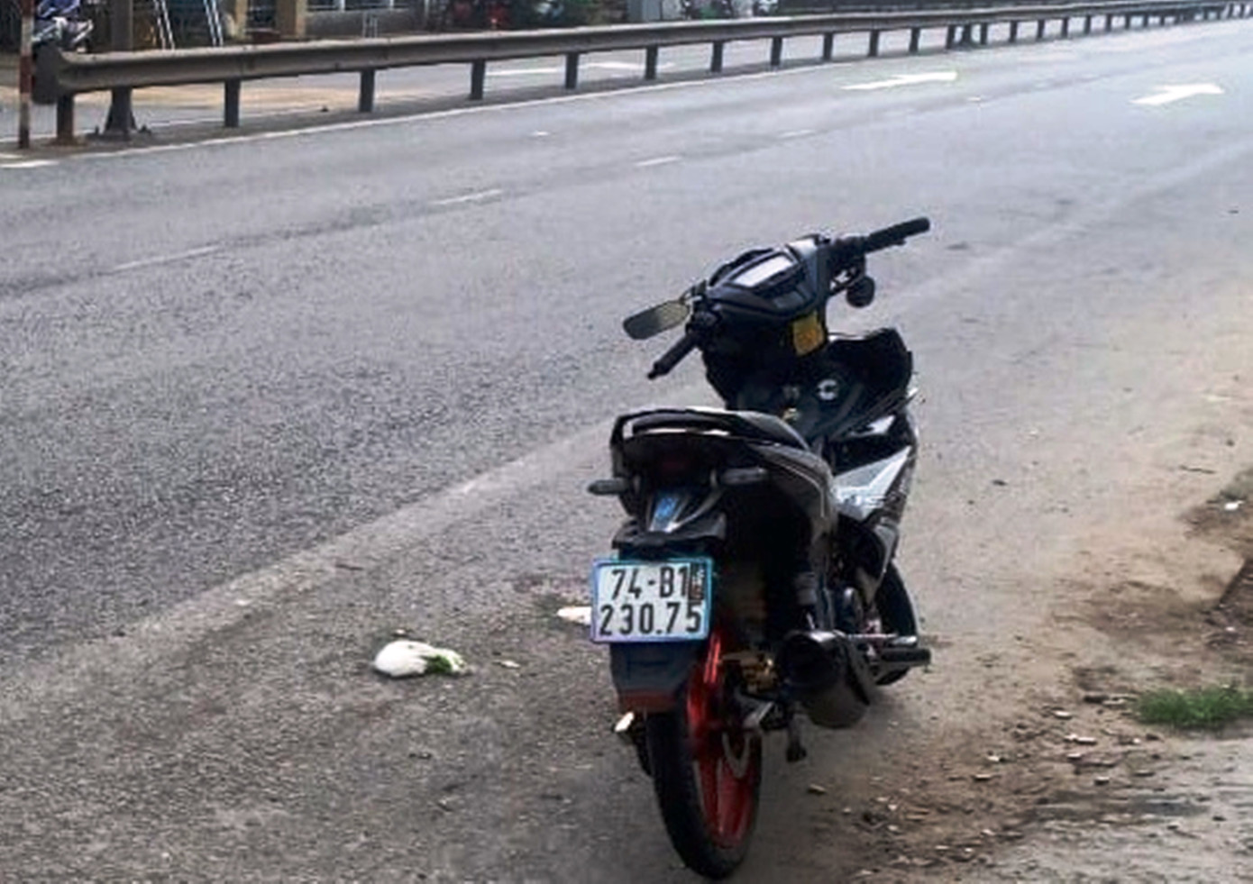 Chiếc xe gắn máy gây tai nạn chết người. Ảnh: CTV