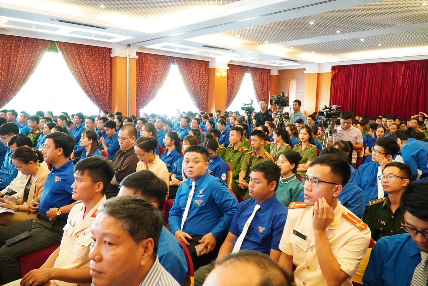 Quang cảnh buổi đối thoại. Quang cảnh buổi đối thoại.