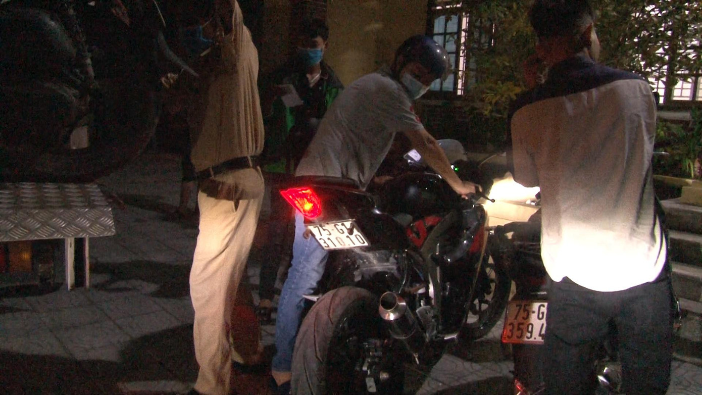 Chặn bắt, xử lý người và phương tiện vi phạm Luật Giao thông đường bộ Chặn bắt, xử lý người và phương tiện vi phạm Luật Giao thông đường bộ