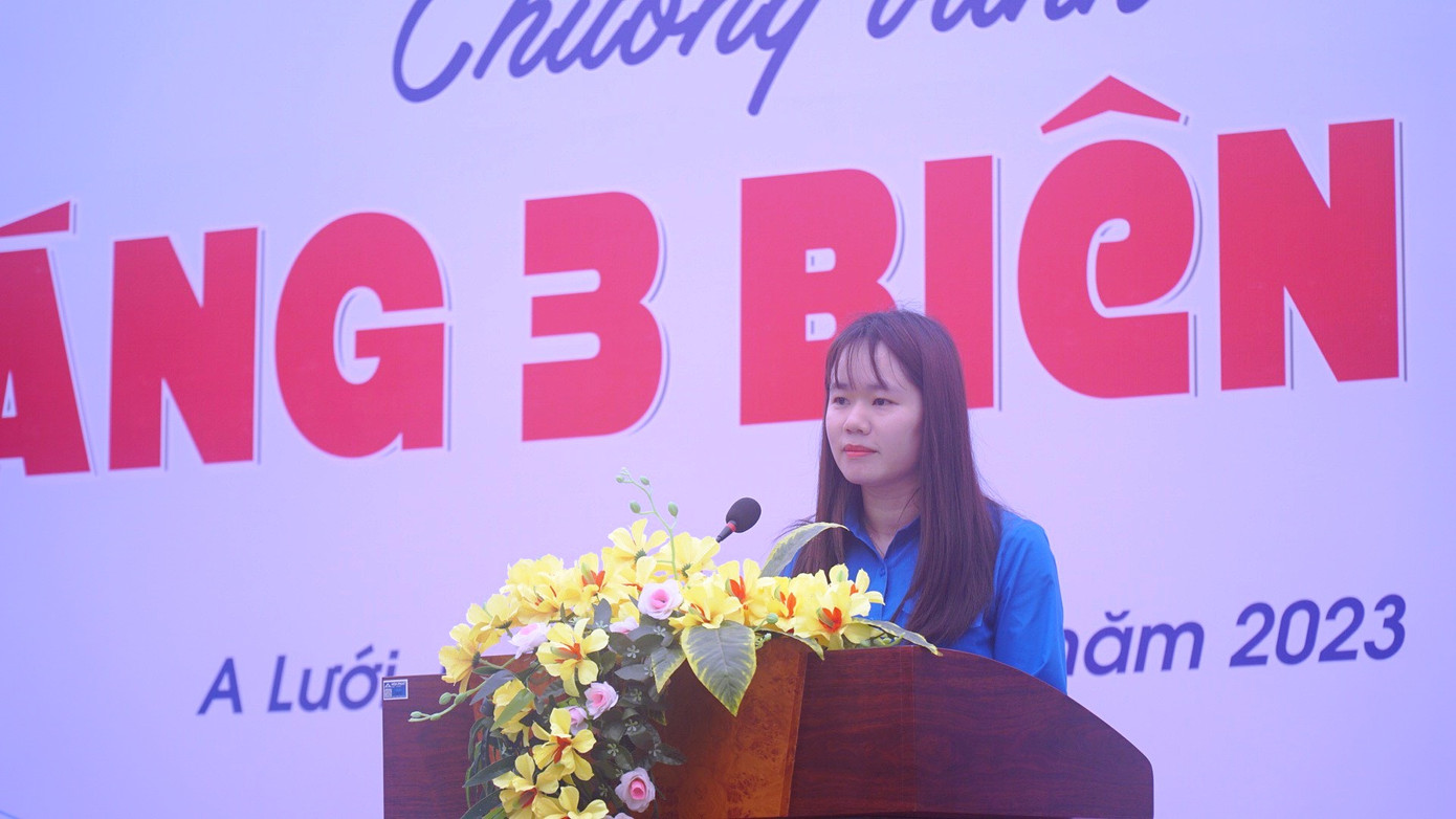 Chị Hoàng Thị Thùy Linh phát biểu tại chương trình.