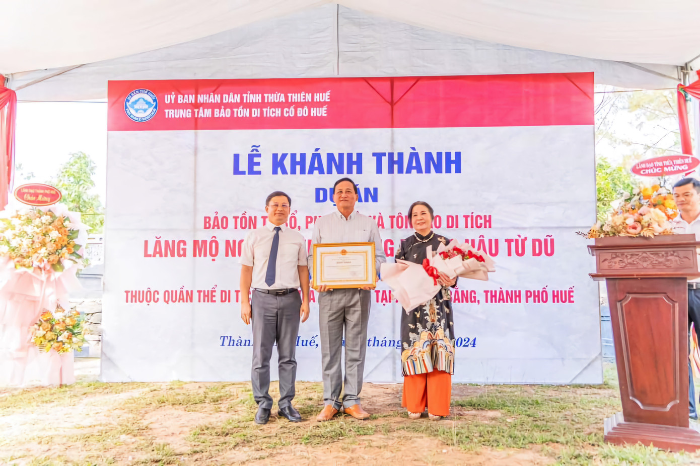 Dịp này, Chủ tịch UBND tỉnh Thừa Thiên-Huế đã tặng bằng khen, nhằm tri ân tấm lòng của gia đình ông bà Huỳnh Văn Mạnh, Phạm Đăng Túy Hoa đối với công tác bảo tồn, tôn tạo, phát huy giá trị di tích thuộc Quần thể di tích Cố đô Huế.