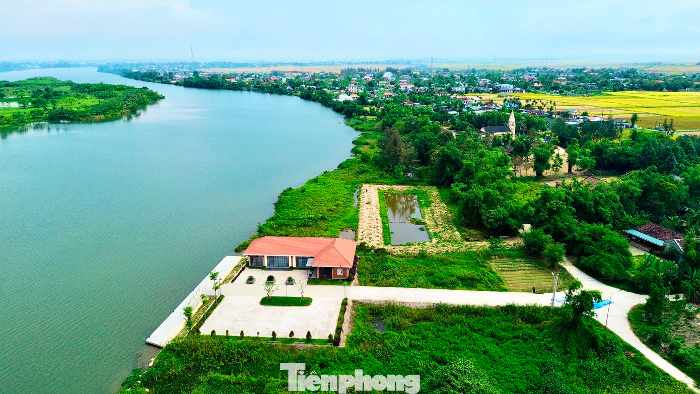 Với sông Hương thơ mộng chảy qua và dòng Phổ Lợi êm đềm ôm lấy xóm làng, Dương Nỗ là nơi giao hòa giữa thiên nhiên và lịch sử; nơi hội tụ của lịch sử, văn hóa, dân cư, cùng yếu tố tự nhiên. Trở về Dương Nỗ hôm nay, đó như là sự tìm về một vùng ký ức, tìm về một phần căn cốt di sản đặc biệt của Huế. Với sông Hương thơ mộng chảy qua và dòng Phổ Lợi êm đềm ôm lấy xóm làng, Dương Nỗ là nơi giao hòa giữa thiên nhiên và lịch sử; nơi hội tụ của lịch sử, văn hóa, dân cư, cùng yếu tố tự nhiên. Trở về Dương Nỗ hôm nay, đó như là sự tìm về một vùng ký ức, tìm về một phần căn cốt di sản đặc biệt của Huế.