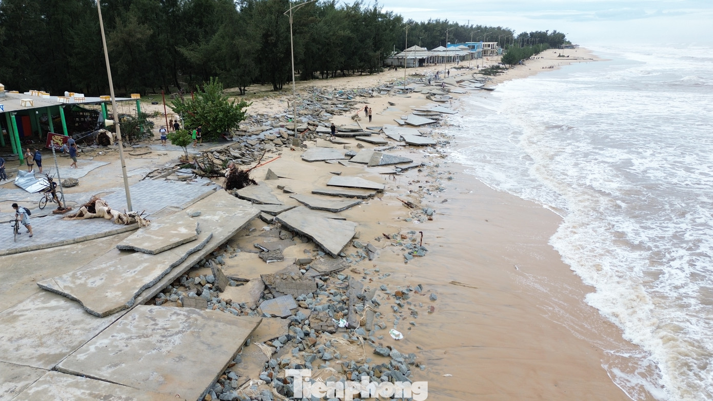 Thống kê bước đầu, khu vực bờ biển, bờ kè, đường sá ven biển bị ảnh hưởng, sạt lở và thiệt hại nặng nhất thuộc giáp ranh giữa phường Thuận An (TP. Huế) và xã Phú Thuận (huyện Phú Vang, TT-Huế).