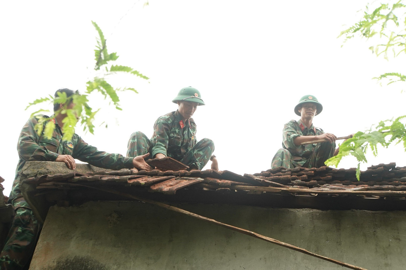 Khẩn trương khắc phục hậu quả giông lốc.