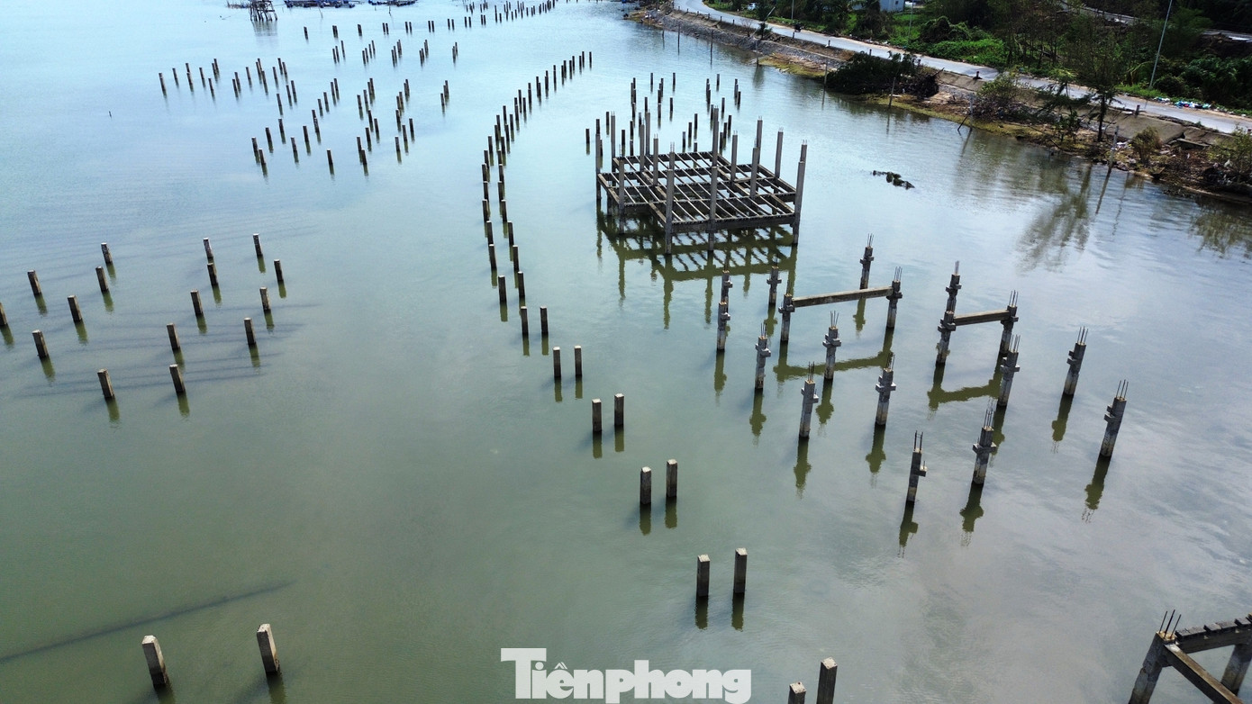 Sau đó, Công ty CP Du lịch Đảo Ngọc đã triển khai một số hạng mục công trình, trong đó xây dựng, đóng nhiều hàng, cụm cọc bê tông nhằm tạo dựng khu du lịch, bến thuyền, thể thao dưới nước ở đầm Lập An và vịnh đẹp Lăng Cô.