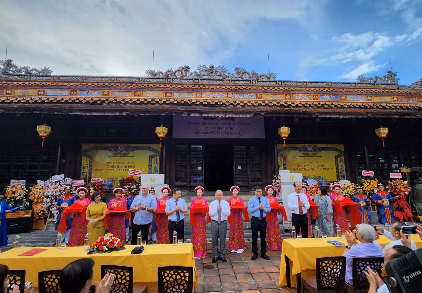 Chiều cùng ngày, tại Bảo tàng Cổ vật Cung đình Huế diễn ra triển lãm cổ vật với chủ đề: “Từ Musée Khải Định đến Bảo tàng Cổ vật Cung đình Huế”. Chiều cùng ngày, tại Bảo tàng Cổ vật Cung đình Huế diễn ra triển lãm cổ vật với chủ đề: “Từ Musée Khải Định đến Bảo tàng Cổ vật Cung đình Huế”.