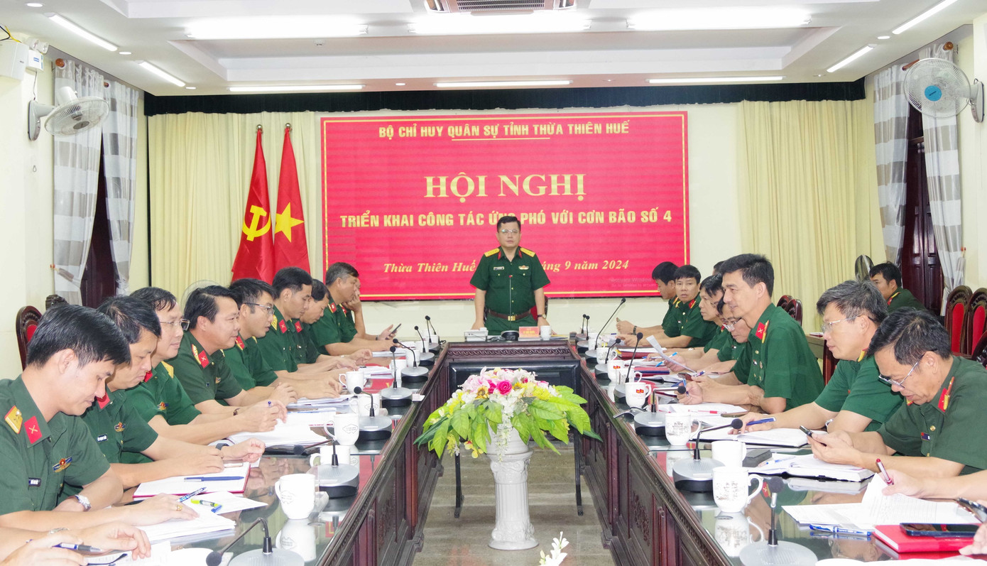 Bộ CHQS tỉnh họp với các đơn vị chức năng để triển khai các phương án ứng phó mưa bão. Bộ CHQS tỉnh họp với các đơn vị chức năng để triển khai các phương án ứng phó mưa bão.