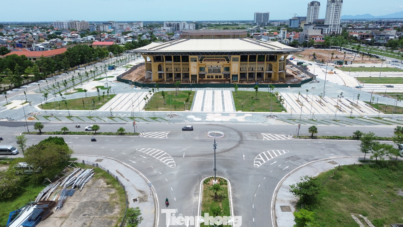 Dự án Quảng trường văn hóa thể thao TP Huế khởi công từ tháng 7/2024, với tiến độ thi công 240 ngày, dự kiến hoàn thành vào tháng 3/2025, đúng dịp kỷ niệm 50 năm Giải phóng Huế. Dự án Quảng trường văn hóa thể thao TP Huế khởi công từ tháng 7/2024, với tiến độ thi công 240 ngày, dự kiến hoàn thành vào tháng 3/2025, đúng dịp kỷ niệm 50 năm Giải phóng Huế.