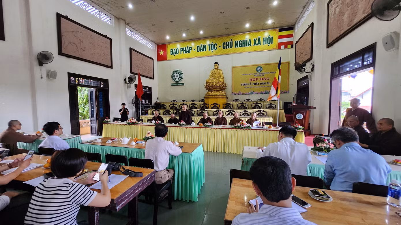 Quang cảnh buổi họp báo giới thiệu về Tuần lễ Phật đản Phật lịch 2568 tại TT-Huế. Quang cảnh buổi họp báo giới thiệu về Tuần lễ Phật đản Phật lịch 2568 tại TT-Huế.