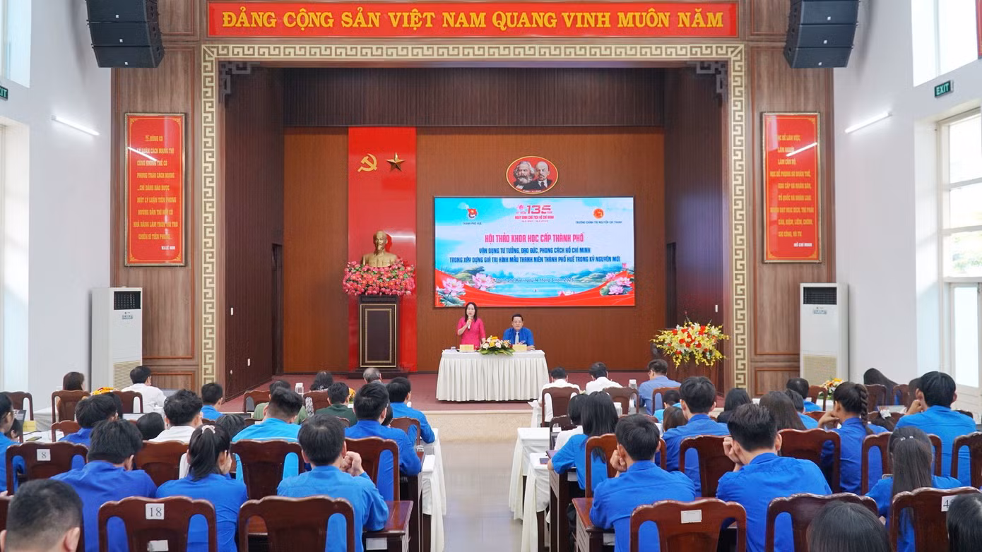 Quang cảnh hội thảo. Quang cảnh hội thảo.