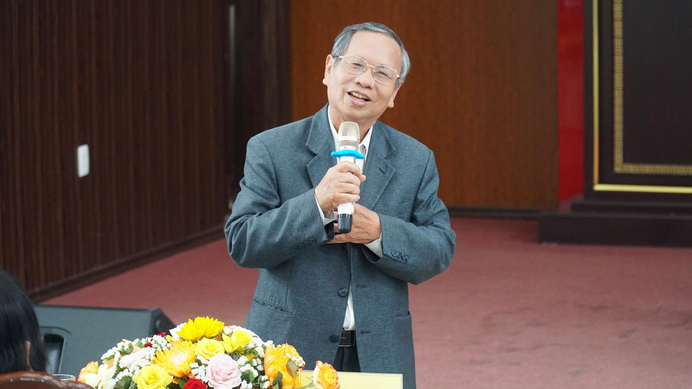 Ông Phan Công Tuyên - nguyên Trưởng ban Tuyên giáo Tỉnh ủy, nguyên Bí thư Tỉnh Đoàn Thừa Thiên-Huế (nay là thành phố Huế), tham gia ý kiến tại hội thảo.