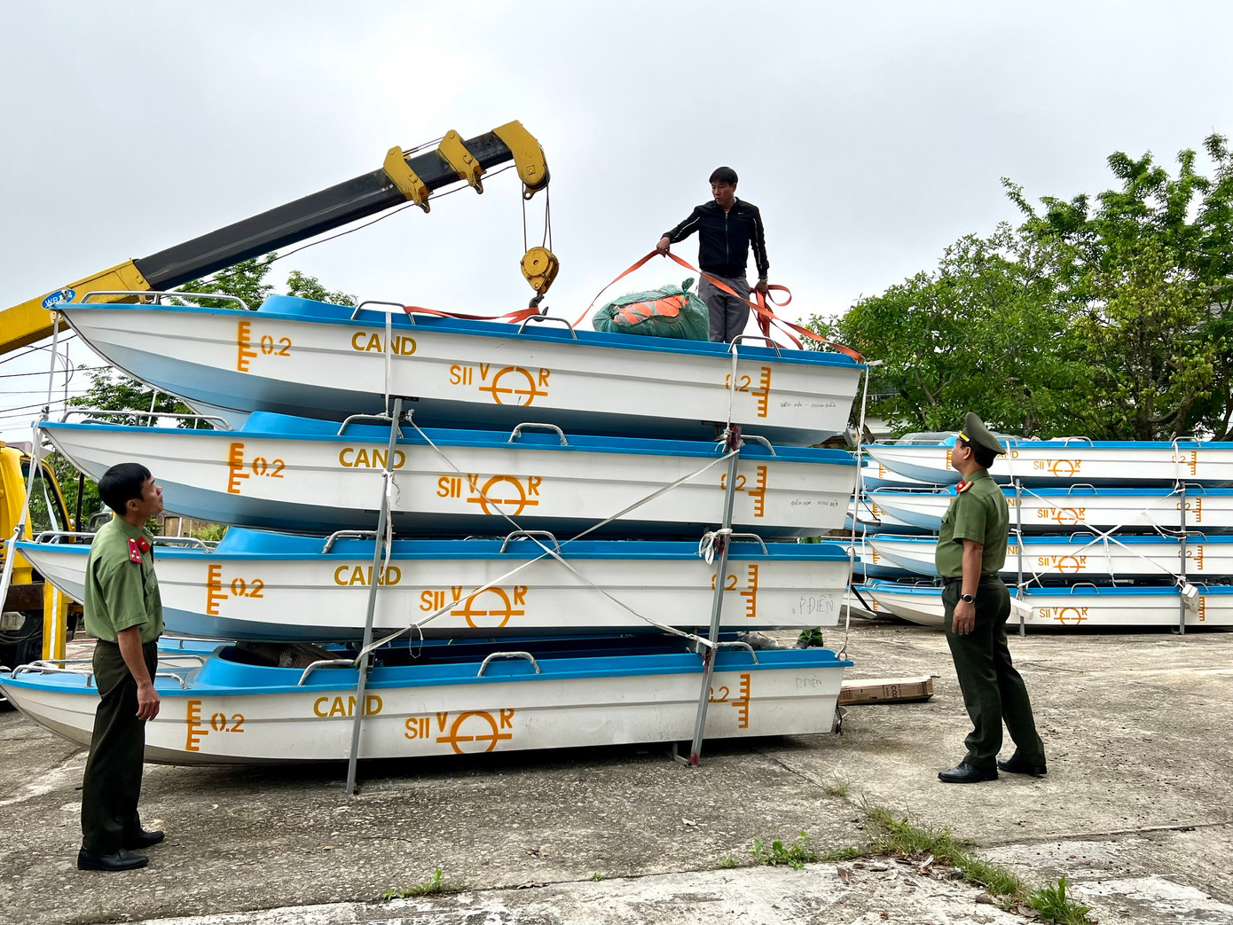 Đây là loại phương tiện cơ động, gọn, dễ sử dụng phục vụ công tác xử lý các sự cố, phù hợp với công tác phòng, chống lụt, bão.