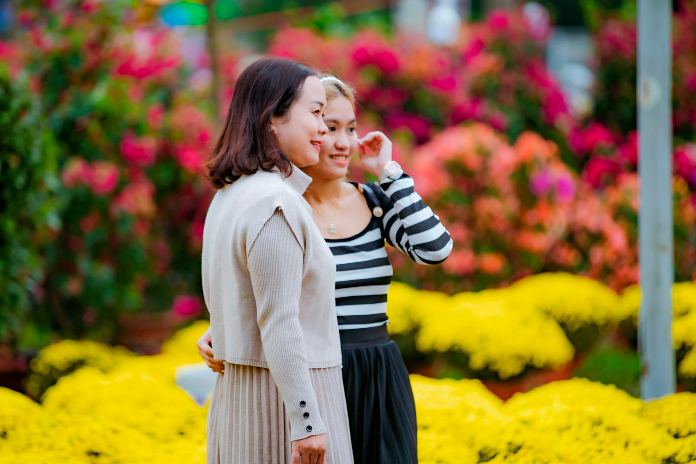 Lạc giữa ngàn hoa Xuân. Ảnh: Đình Hoàng