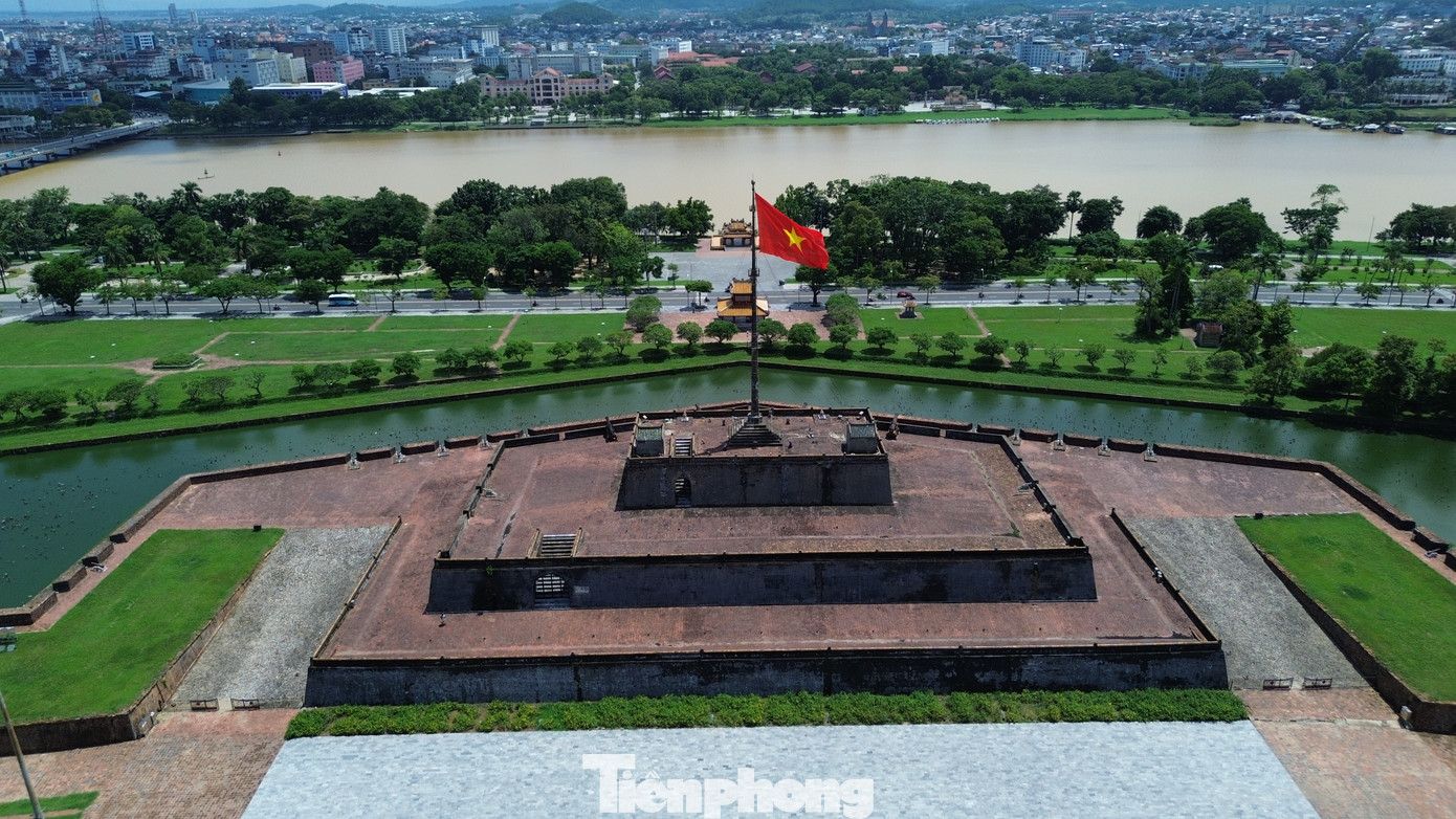 Nằm trong quần thể Di tích Cố đô Huế, Kỳ đài Huế là cột cờ cao nhất xứ Huế, là điểm tham quan, check-in của nhiều du khách. Nằm trong quần thể Di tích Cố đô Huế, Kỳ đài Huế là cột cờ cao nhất xứ Huế, là điểm tham quan, check-in của nhiều du khách.