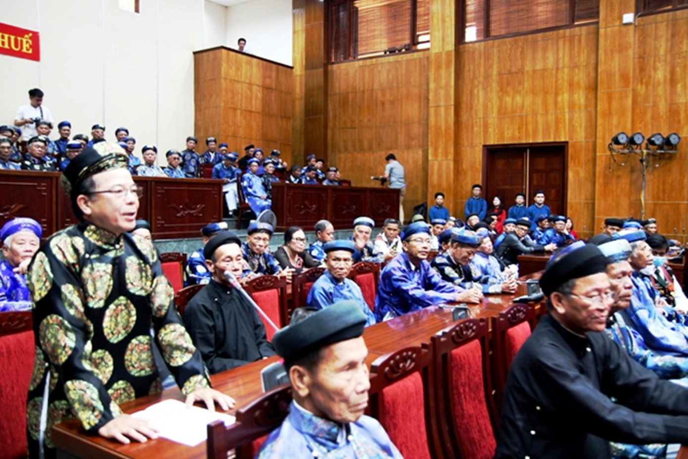 Gặp mặt, nghe ý kiến tâm huyết đóng góp của các trưởng họ, trưởng tộc, người có uy tín trên địa bàn tỉnh TT-Huế. Ảnh: Phong Anh