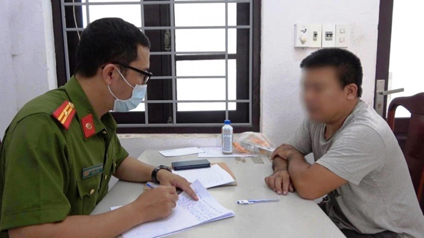 Công an TP Huế xác định tài xế liên quan vụ tai nạn giao thông là ông Phan Văn D. (SN 1979, trú tại quận Thanh Khê, TP Đà Nẵng) Công an TP Huế xác định tài xế liên quan vụ tai nạn giao thông là ông Phan Văn D. (SN 1979, trú tại quận Thanh Khê, TP Đà Nẵng)