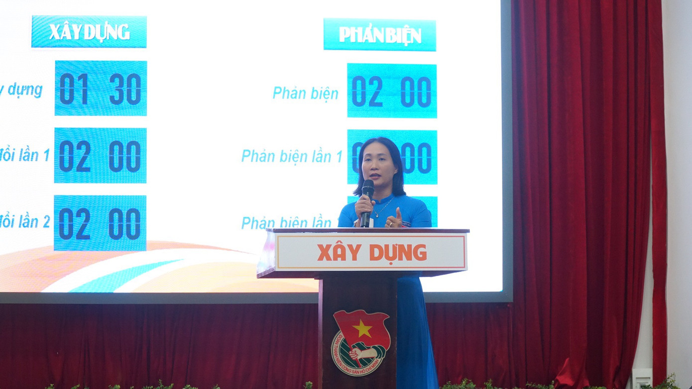 Các thí sinh tranh tài ở 3 phần thi: báo cáo viên tài ba, thực hành thanh vận khéo, thử tài tranh biện.