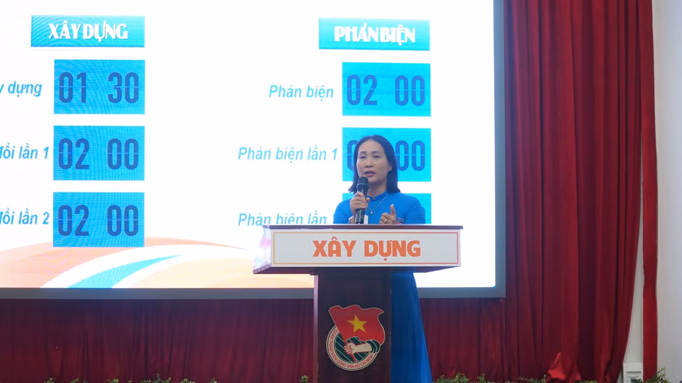 Các thí sinh tranh tài ở 3 phần thi: báo cáo viên tài ba, thực hành thanh vận khéo, thử tài tranh biện.