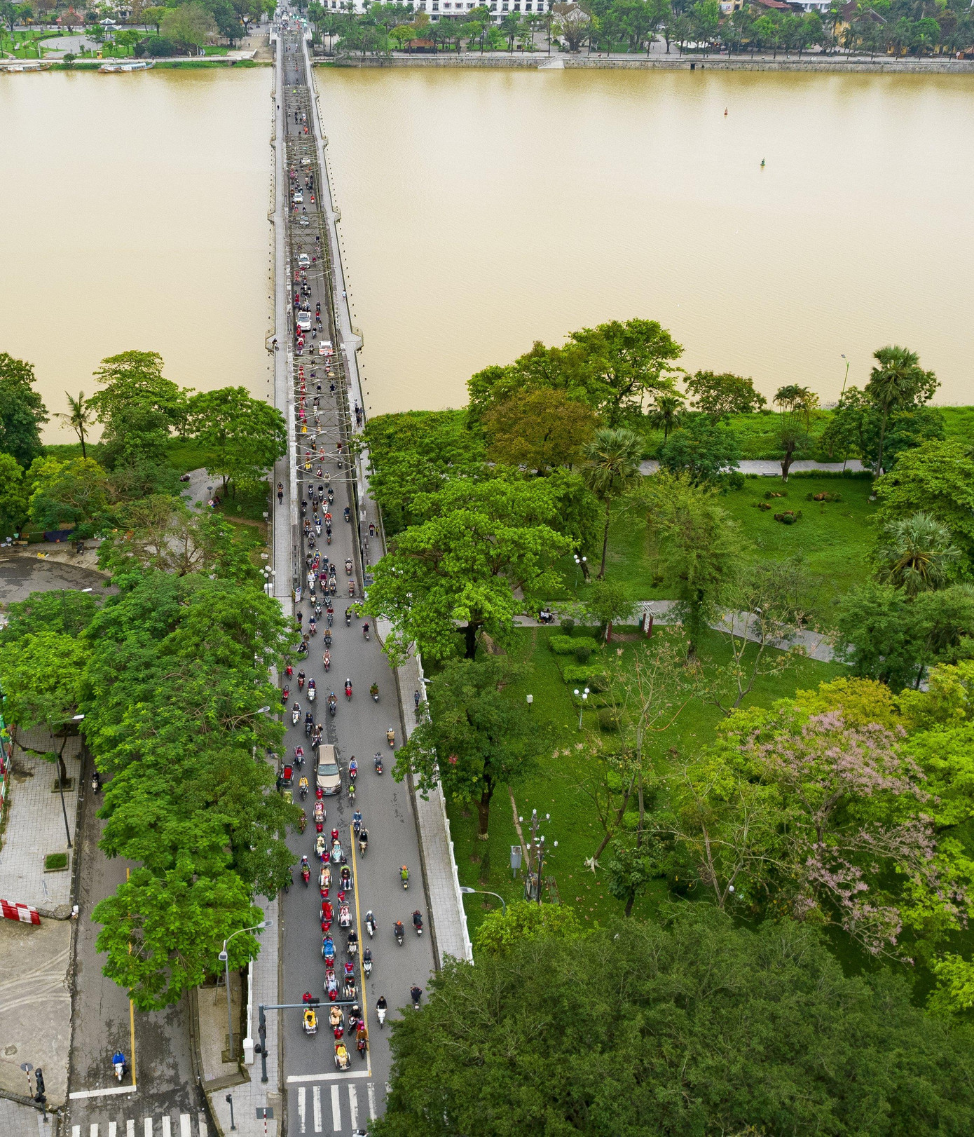 Huế đón đoàn khách từ nước Thái Lan đến khảo sát du lịch và truyền thông (Famtrip) vào ngày 4/4. Ảnh: Sở DL