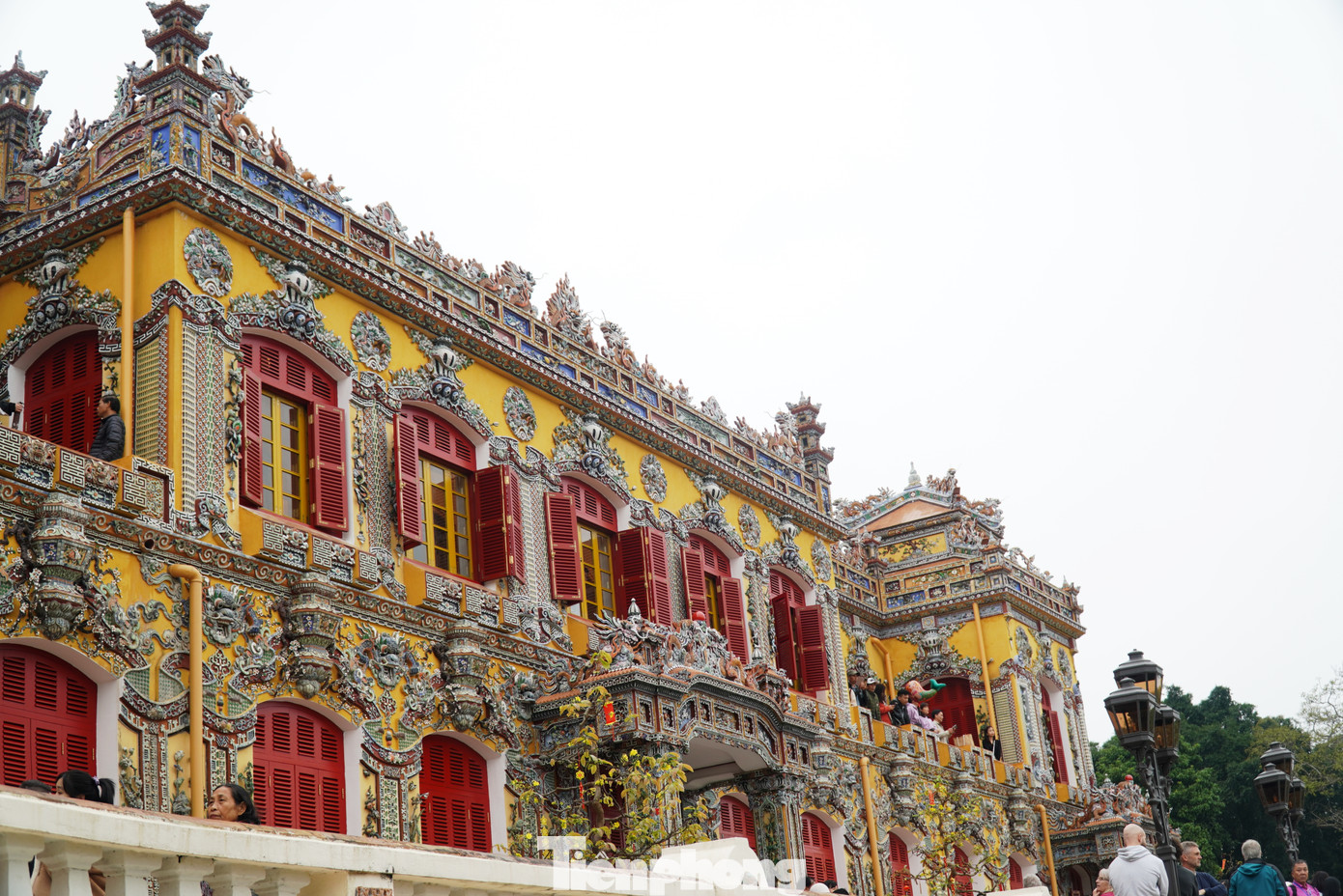 Theo đánh giá của các chuyên gia về kiến trúc, điện Kiến Trung là công trình có nghệ thuật kiến trúc độc đáo và đặc sắc với đầy đủ những đặc điểm của một công trình phong cách Đông Dương với sự kết hợp giữa Á và Âu. Theo đánh giá của các chuyên gia về kiến trúc, điện Kiến Trung là công trình có nghệ thuật kiến trúc độc đáo và đặc sắc với đầy đủ những đặc điểm của một công trình phong cách Đông Dương với sự kết hợp giữa Á và Âu.