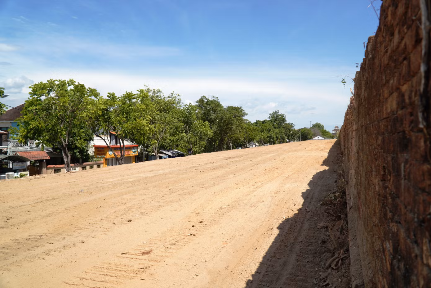 Trung tâm cũng sẽ đầu tư nối thông các tuyến đường dạo trên Thượng thành để tăng tính trải nghiệm, khám phá mới lạ cho du khách, người dân; khu vực Eo bầu sẽ là không gian thuận lợi làm nơi đỗ xe của người dân sau khi được chỉnh trang, phục hồi nguyên trạng.