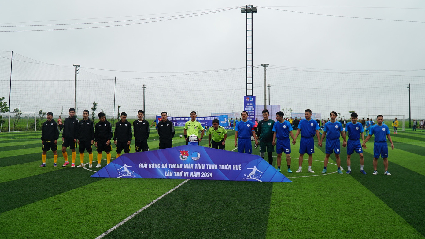 Giải năm nay quy tụ 14 đội bóng của các tổ chức Đoàn trên địa bàn, với khoảng 200 vận động viên tham gia. Giải năm nay quy tụ 14 đội bóng của các tổ chức Đoàn trên địa bàn, với khoảng 200 vận động viên tham gia.