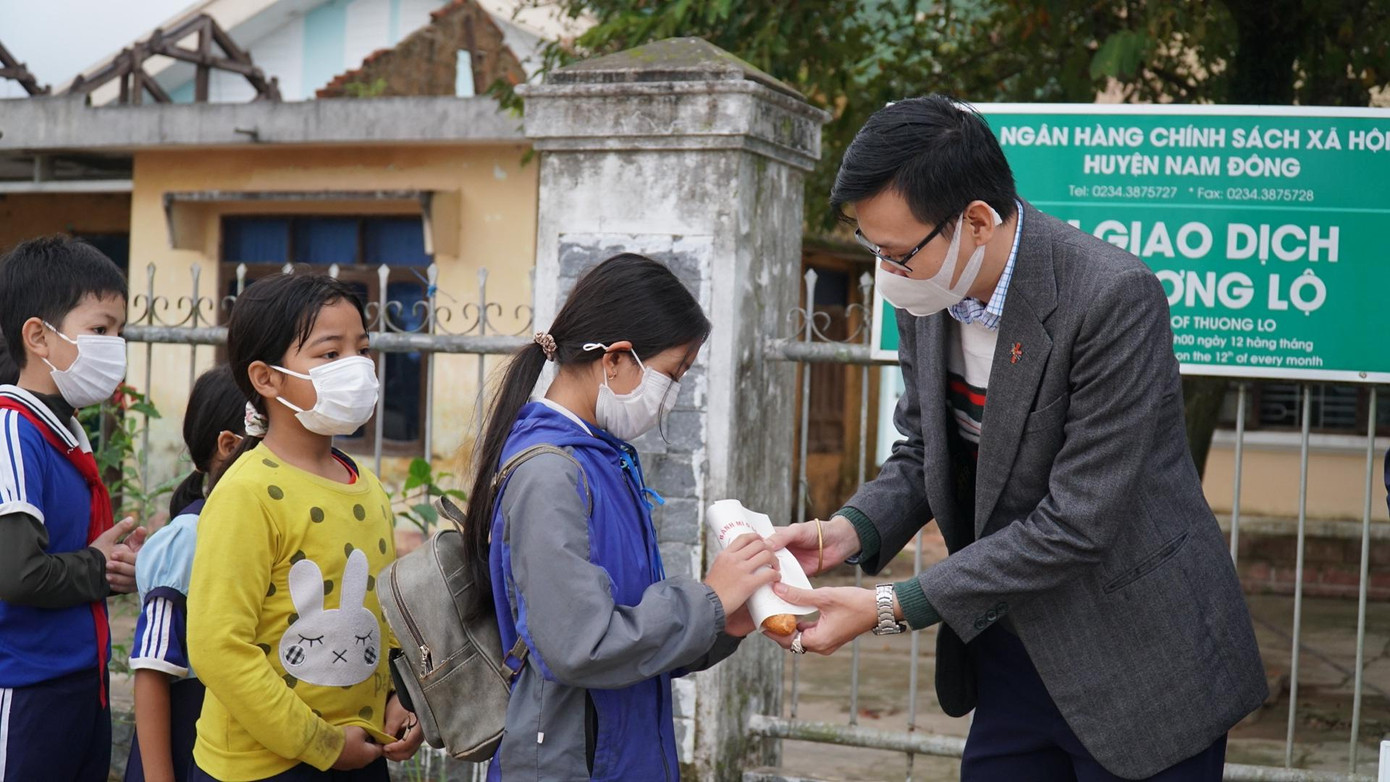 Tủ mì "0 đồng" lan tỏa yêu thương có mặt tại miền núi Thượng Lộ, Nam Đông Tủ mì "0 đồng" lan tỏa yêu thương có mặt tại miền núi Thượng Lộ, Nam Đông