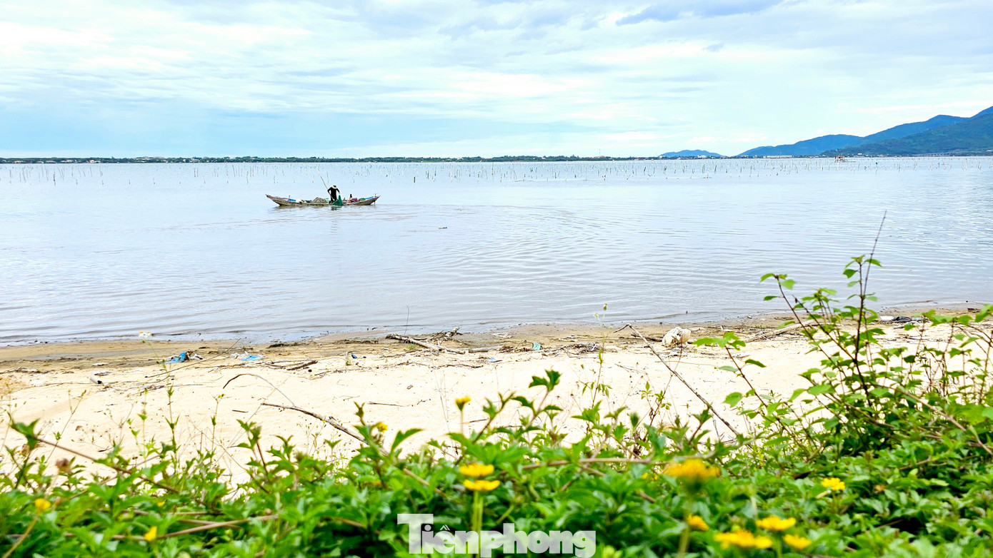 Theo quy hoạch, Khu du lịch quốc gia Lăng Cô - Cảnh Dương nằm trong Khu kinh tế Chân Mây - Lăng Cô, thuộc thị trấn Lăng Cô và xã Lộc Vĩnh, huyện Phú Lộc, tỉnh TT-Huế có diện tích khoảng 9.490 ha, trong đó diện tích vùng lõi tập trung phát triển du lịch là 1.350 ha. Ảnh: N.V. Theo quy hoạch, Khu du lịch quốc gia Lăng Cô - Cảnh Dương nằm trong Khu kinh tế Chân Mây - Lăng Cô, thuộc thị trấn Lăng Cô và xã Lộc Vĩnh, huyện Phú Lộc, tỉnh TT-Huế có diện tích khoảng 9.490 ha, trong đó diện tích vùng lõi tập trung phát triển du lịch là 1.350 ha. Ảnh: N.V.