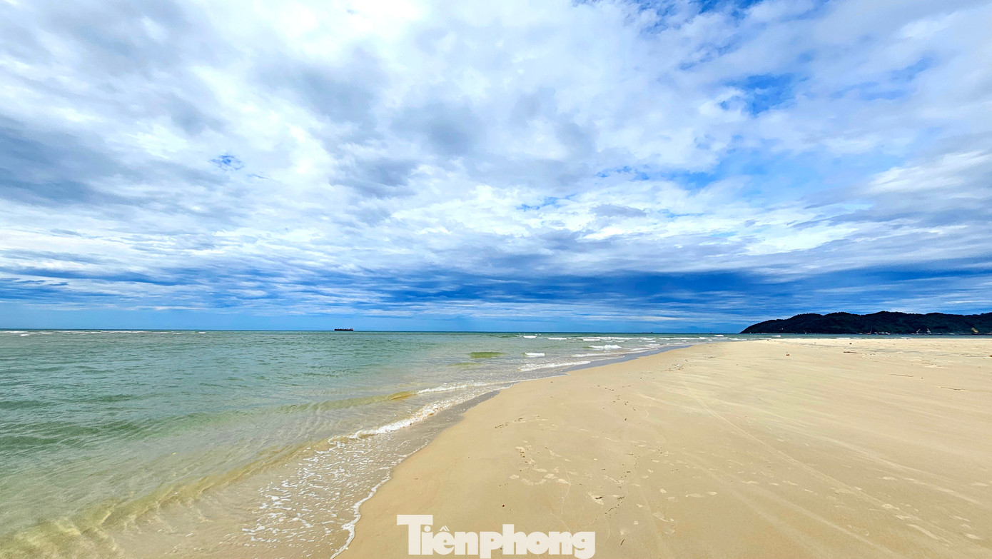 Sở Du lịch TT-Huế cho rằng, để phát huy hiệu quả những tiềm năng và lợi thế, phát triển Lăng Cô - Cảnh Dương thành khu du lịch quốc gia, việc tổ chức lập quy hoạch tổng thể phát triển nơi này là cần thiết để xây dựng các định hướng phát triển du lịch với với tầm nhìn dài hạn và bền vững cho Khu du lịch.Ảnh: N.V. Sở Du lịch TT-Huế cho rằng, để phát huy hiệu quả những tiềm năng và lợi thế, phát triển Lăng Cô - Cảnh Dương thành khu du lịch quốc gia, việc tổ chức lập quy hoạch tổng thể phát triển nơi này là cần thiết để xây dựng các định hướng phát triển du lịch với với tầm nhìn dài hạn và bền vững cho Khu du lịch.Ảnh: N.V.