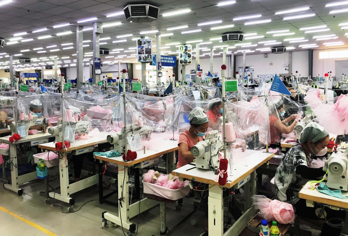 TT-Huế hướng tới phục hồi, phát triển nhanh sản xuất kinh doanh, gắn với triển khai hiệu quả các chính sách hỗ trợ doanh nghiệp, hợp tác xã, hộ kinh doanh TT-Huế hướng tới phục hồi, phát triển nhanh sản xuất kinh doanh, gắn với triển khai hiệu quả các chính sách hỗ trợ doanh nghiệp, hợp tác xã, hộ kinh doanh