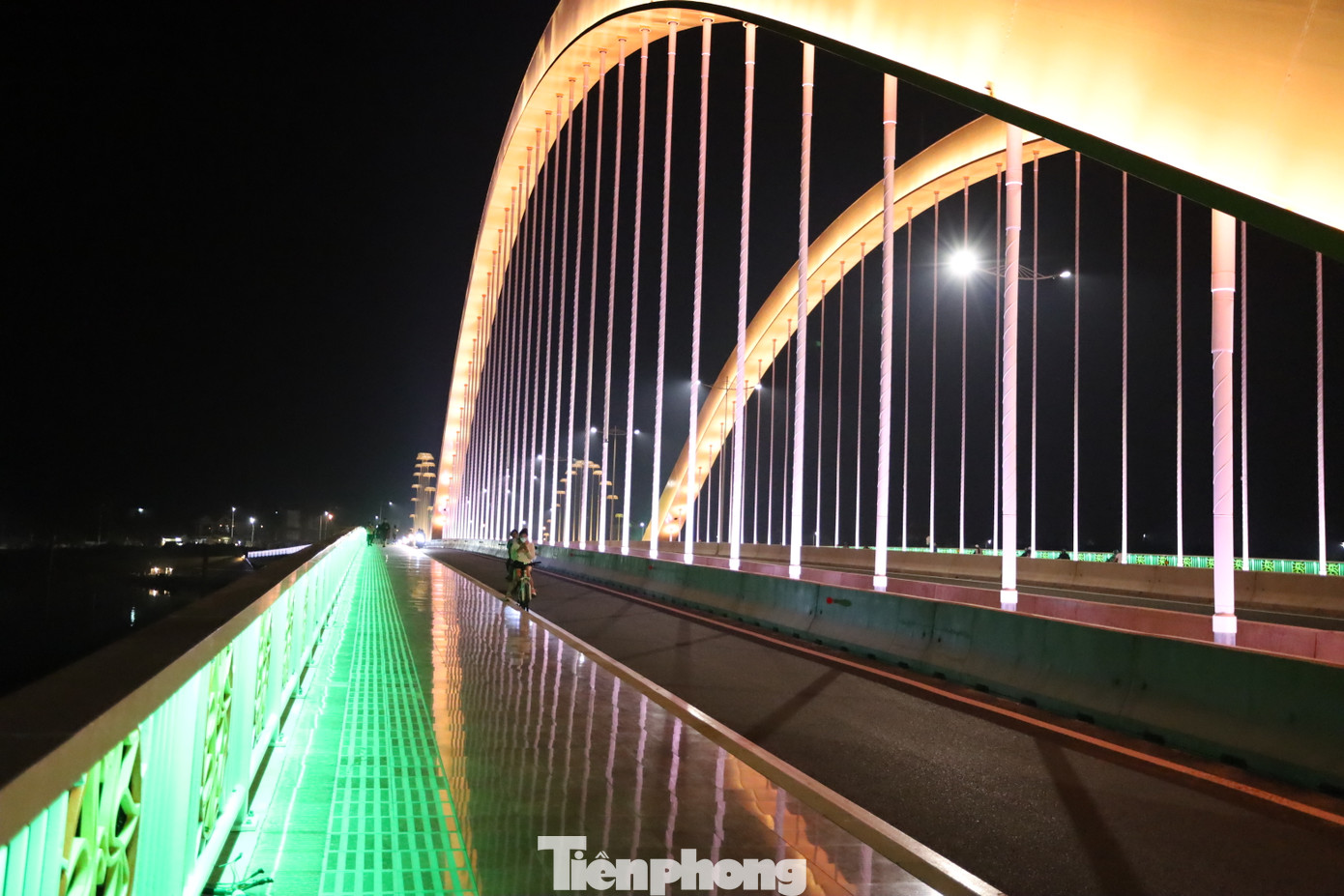 Được xem như là một biểu tượng mới của xứ Huế, cầu Nguyễn Hoàng được kỳ vọng sẽ góp phần nâng cao đời sống dân sinh, đưa Huế tiến gần hơn mục tiêu trở thành trung tâm du lịch, văn hóa và kinh tế trọng điểm của miền Trung.