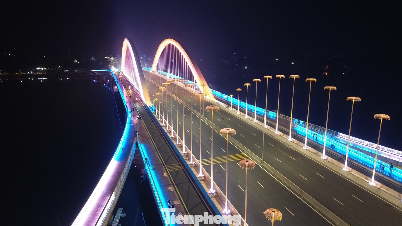 Được xem như là một biểu tượng mới của xứ Huế, cầu Nguyễn Hoàng được kỳ vọng sẽ góp phần nâng cao đời sống dân sinh, đưa Huế tiến gần hơn mục tiêu trở thành trung tâm du lịch, văn hóa và kinh tế trọng điểm của miền Trung.