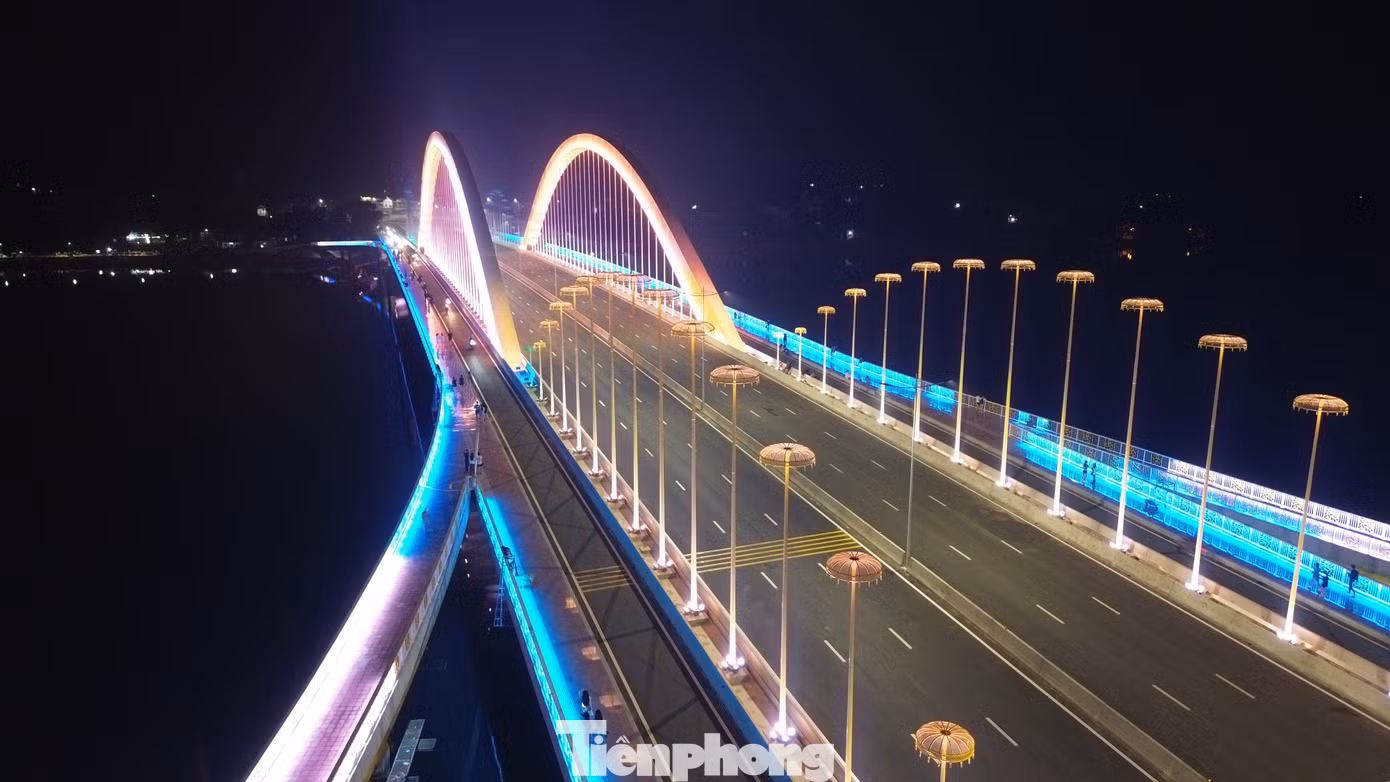 Được xem như là một biểu tượng mới của xứ Huế, cầu Nguyễn Hoàng được kỳ vọng sẽ góp phần nâng cao đời sống dân sinh, đưa Huế tiến gần hơn mục tiêu trở thành trung tâm du lịch, văn hóa và kinh tế trọng điểm của miền Trung. Được xem như là một biểu tượng mới của xứ Huế, cầu Nguyễn Hoàng được kỳ vọng sẽ góp phần nâng cao đời sống dân sinh, đưa Huế tiến gần hơn mục tiêu trở thành trung tâm du lịch, văn hóa và kinh tế trọng điểm của miền Trung.