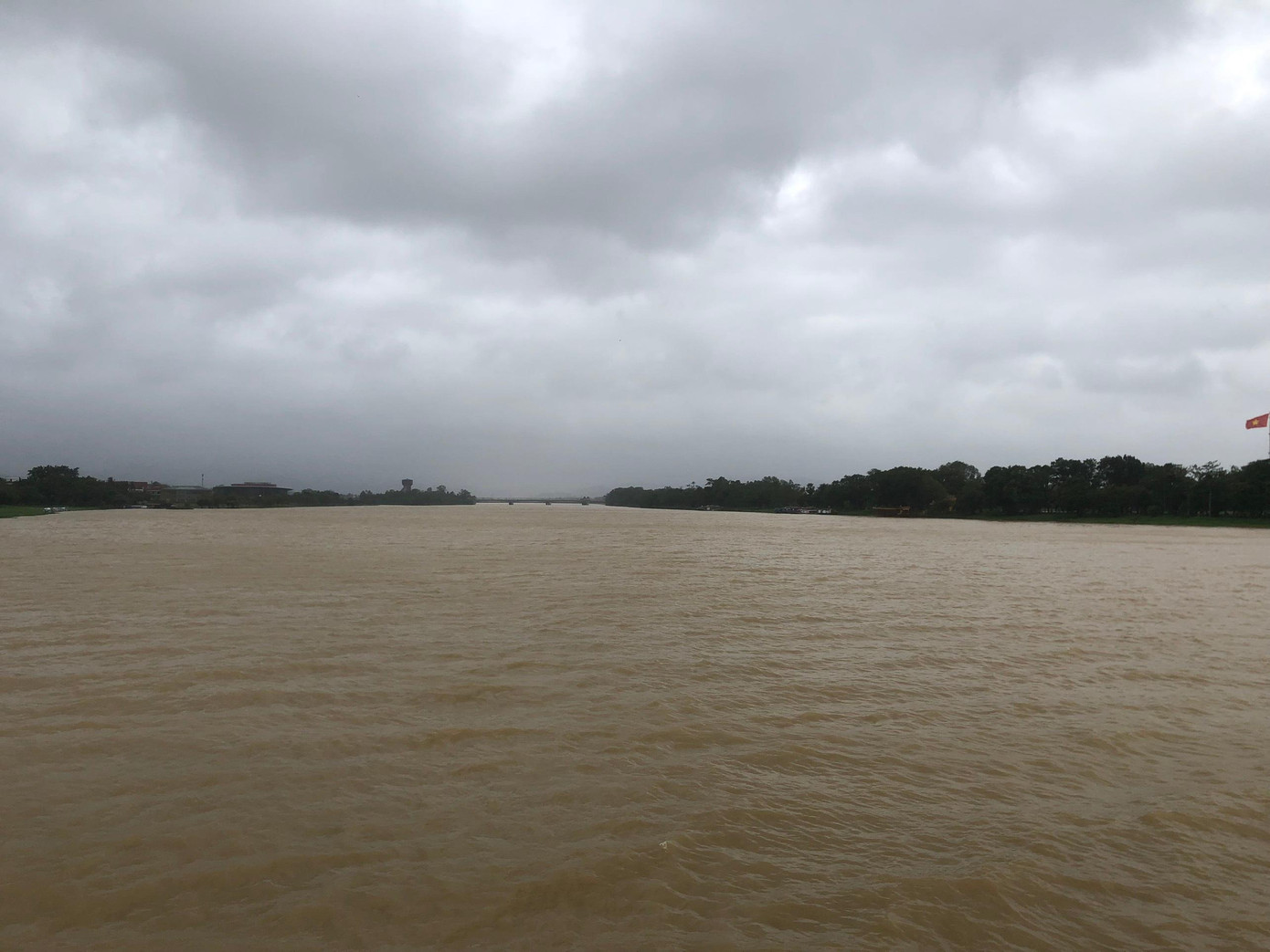 Lũ trên sông Hương đã vượt mức báo động 1 Lũ trên sông Hương đã vượt mức báo động 1