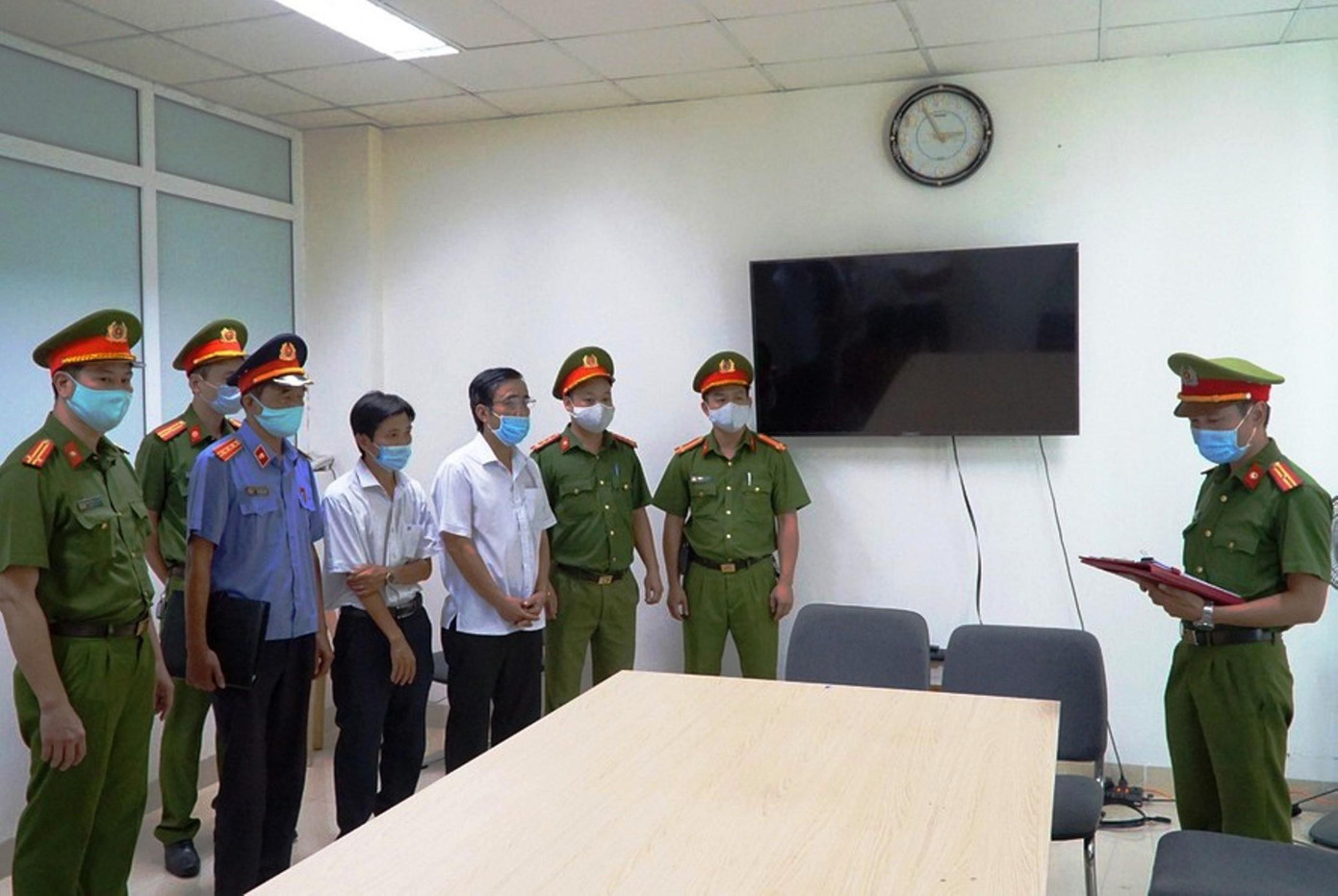 Trong số các bị can, có nhiều người từng là cán bộ các phòng, ban chức năng của TP Huế