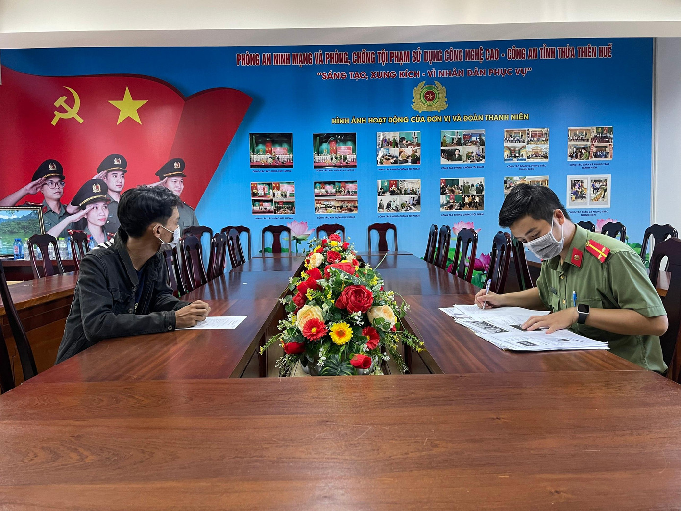 Công an mời làm việc và xử lý hành vi vi phạm pháp luật của Nguyễn Quốc Huy. Ảnh: CA