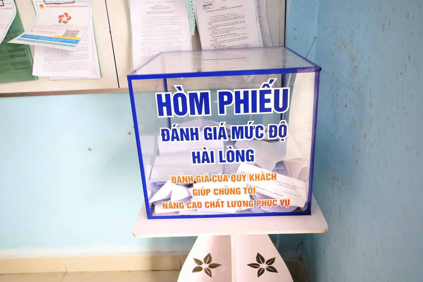 Bố trí hòm phiếu lấy ý kiến đánh giá của dân về mức độ hài lòng trong giải quyết các thủ tục hành chính.